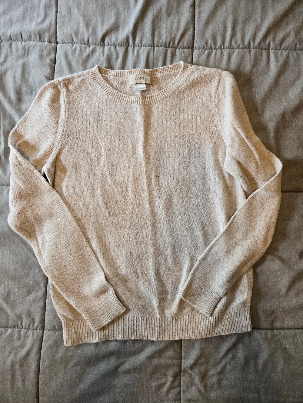 LOFT Women's Cream Colored Speckled Sweater- size Medium